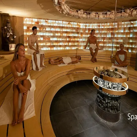 Vakantiehuis Wellness With Private Sauna *